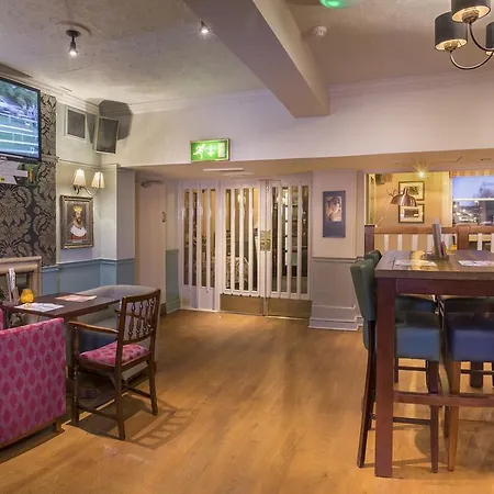 The George 호텔 3*